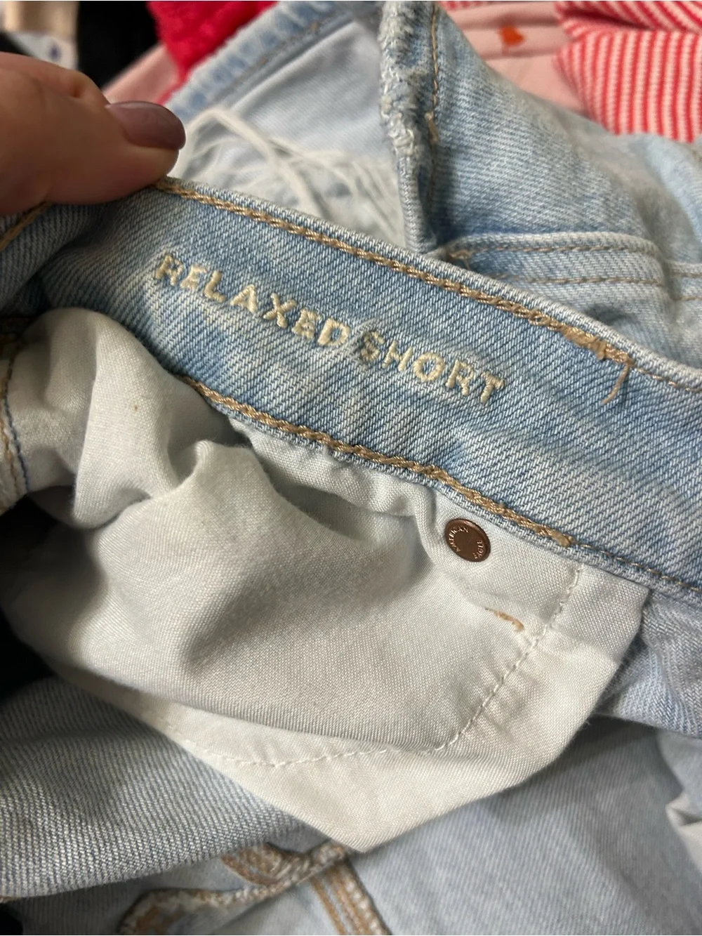 American Eagle Relaxed Short Strigid Light Wash Raw Hem Denim Shorts Size 4